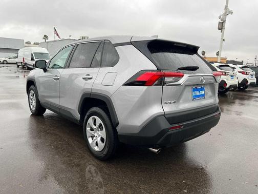 2022 Toyota RAV4 LE