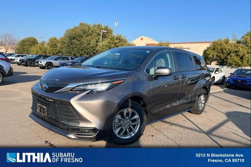 2022 Toyota Sienna LE