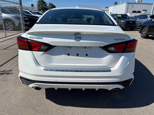 2020 Nissan Altima Platinum FWD