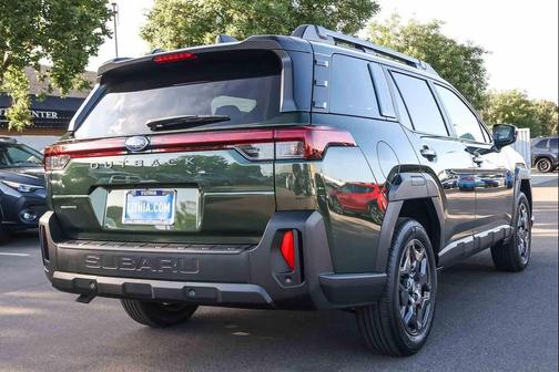 Deep Emerald Green Pearl 2026 Subaru Outback Premium