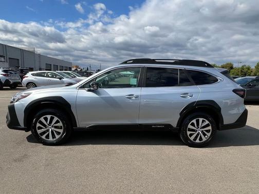 Ice Silver Metallic 2023 Subaru Outback Premium