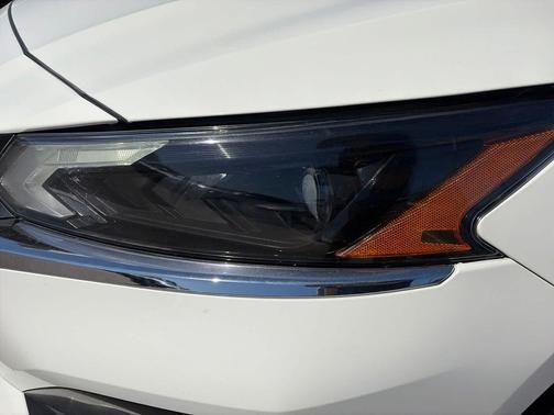 Glacier White 2025 Nissan Altima SV FWD