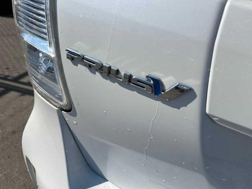 2013 Toyota Prius v Two