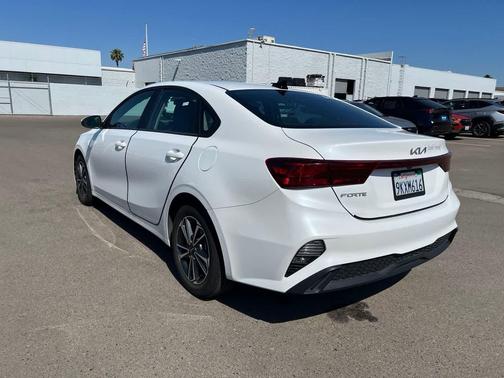 Snow White Pearl 2024 Kia Forte LXS