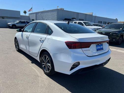 Snow White Pearl 2024 Kia Forte LXS