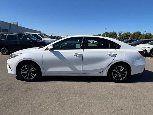 Snow White Pearl 2024 Kia Forte LXS