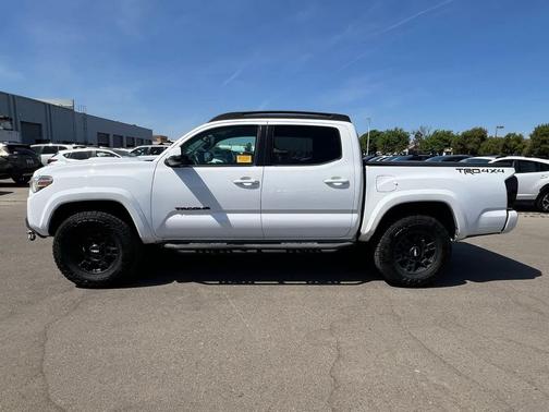 Super White 2018 Toyota Tacoma TRD Sport