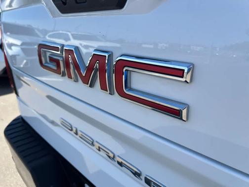 Summit White 2025 GMC Sierra 1500 SLT