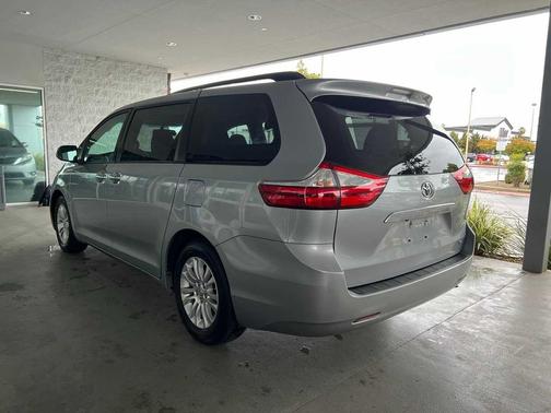2016 Toyota Sienna XLE