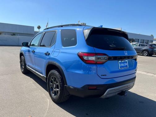 Diffused Sky Pearl 2025 Honda Pilot TrailSport