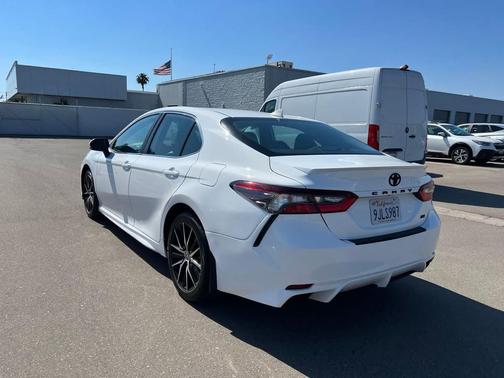 Ice Cap 2024 Toyota Camry SE