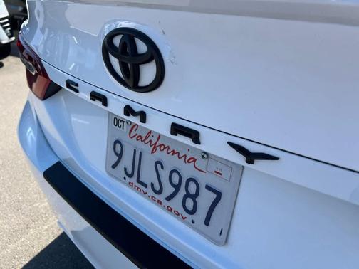 Ice Cap 2024 Toyota Camry SE