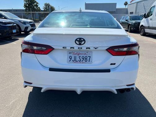 Ice Cap 2024 Toyota Camry SE