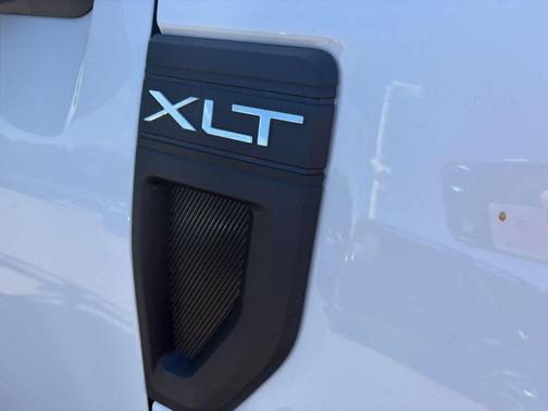 Oxford White 2025 Ford Maverick XLT