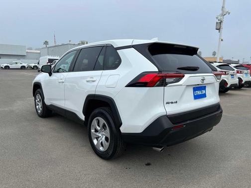 2022 Toyota RAV4 LE