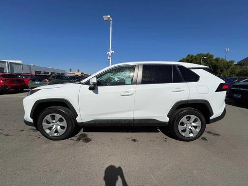 2022 Toyota RAV4 LE