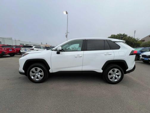 2022 Toyota RAV4 LE