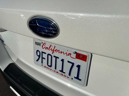 Crystal White Pearl 2023 Subaru Outback Limited XT