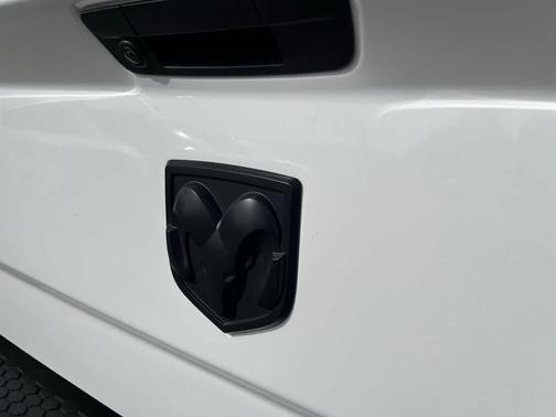 2024 RAM 1500 Classic Warlock Crew Cab 4x4 5'7' Box