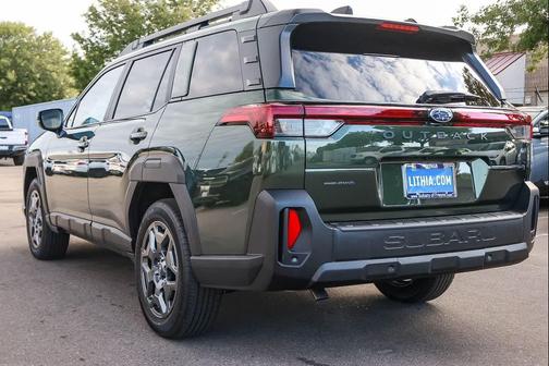 Deep Emerald Green Pearl 2026 Subaru Outback Premium