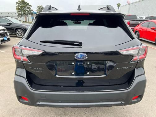 Crystal Black Silica 2025 Subaru Outback Onyx Edition