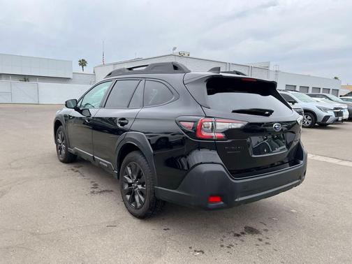 Crystal Black Silica 2025 Subaru Outback Onyx Edition