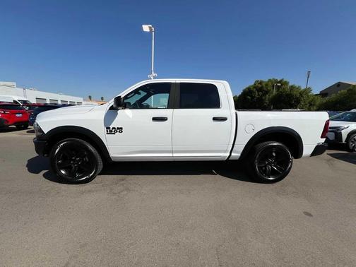 Bright White Clearcoat 2022 RAM 1500 Classic Warlock Crew Cab 4x4 5'7' Box