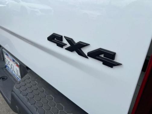 Bright White Clearcoat 2022 RAM 1500 Classic Warlock Crew Cab 4x4 5'7' Box