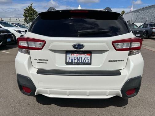 Crystal White Pearl 2018 Subaru Crosstrek 2.0i Premium