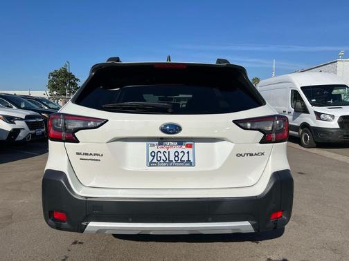 Crystal White Pearl 2023 Subaru Outback Limited