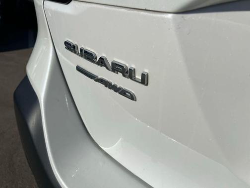 Crystal White Pearl 2023 Subaru Outback Limited