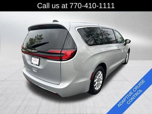 2023 Chrysler Pacifica Touring-L
