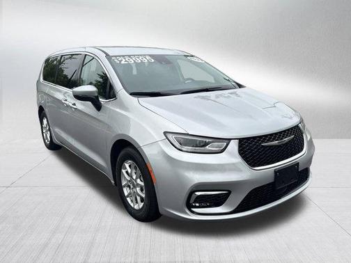2023 Chrysler Pacifica Touring-L