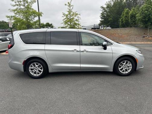 2023 Chrysler Pacifica Touring-L