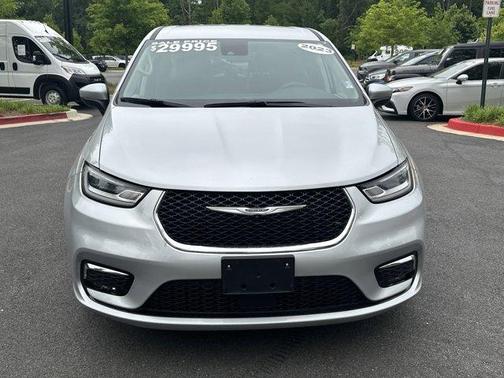 2023 Chrysler Pacifica Touring-L