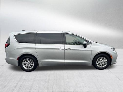 2023 Chrysler Pacifica Touring-L