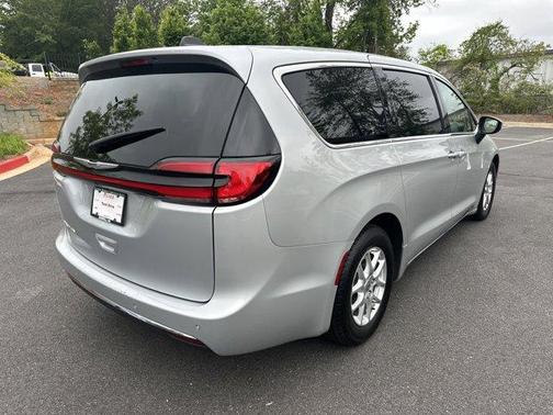 2023 Chrysler Pacifica Touring-L