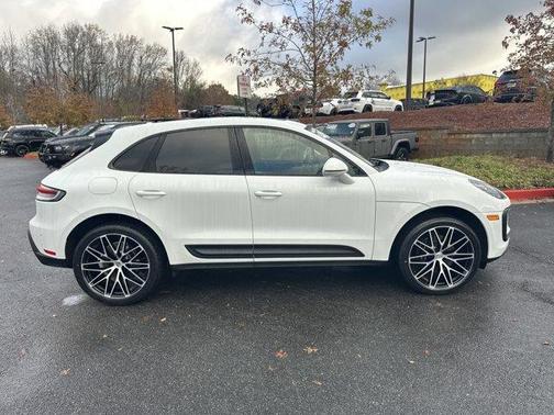 2022 Porsche Macan Base