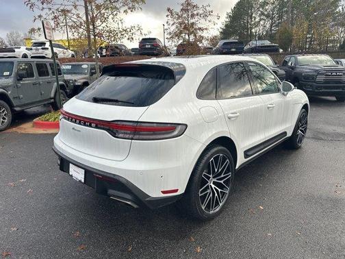 2022 Porsche Macan Base