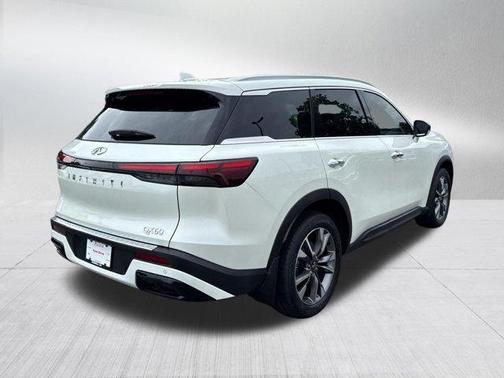 Majestic White 2024 INFINITI QX60 Luxe