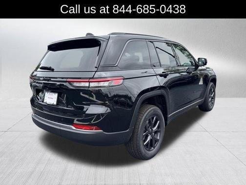 Gloss Black 2027 Jeep Grand Cherokee Laredo