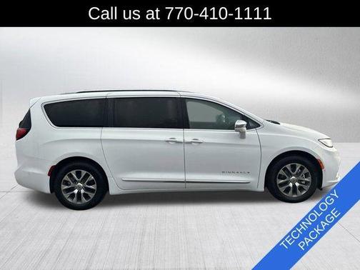 2024 Chrysler Pacifica Hybrid Pinnacle