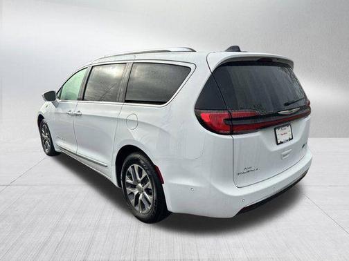 2024 Chrysler Pacifica Hybrid Pinnacle