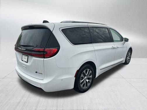 2024 Chrysler Pacifica Hybrid Pinnacle