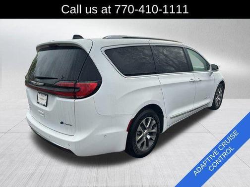 2024 Chrysler Pacifica Hybrid Pinnacle