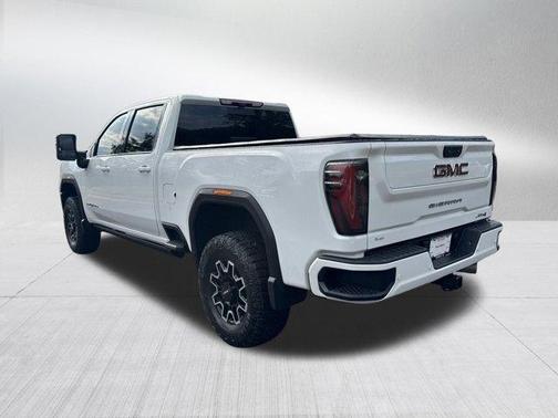 Summit White 2024 GMC Sierra 2500 AT4