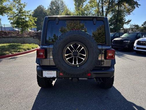 Granite Crystal Clearcoat Metallic 2027 Jeep Wrangler 392