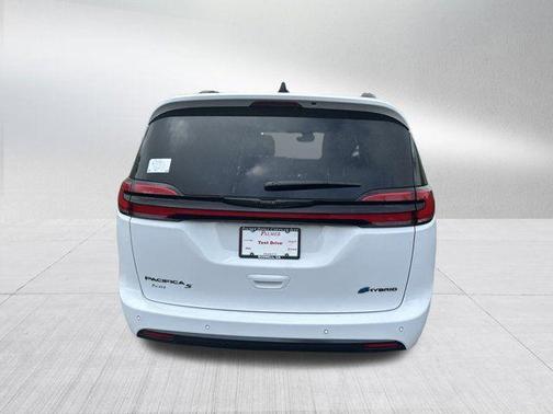2025 Chrysler Pacifica Hybrid Select