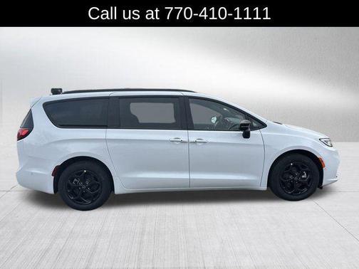 2025 Chrysler Pacifica Hybrid Select