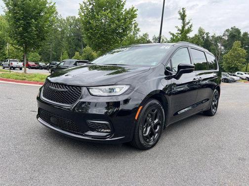 Diamond Black 2026 Chrysler Pacifica Hybrid Select